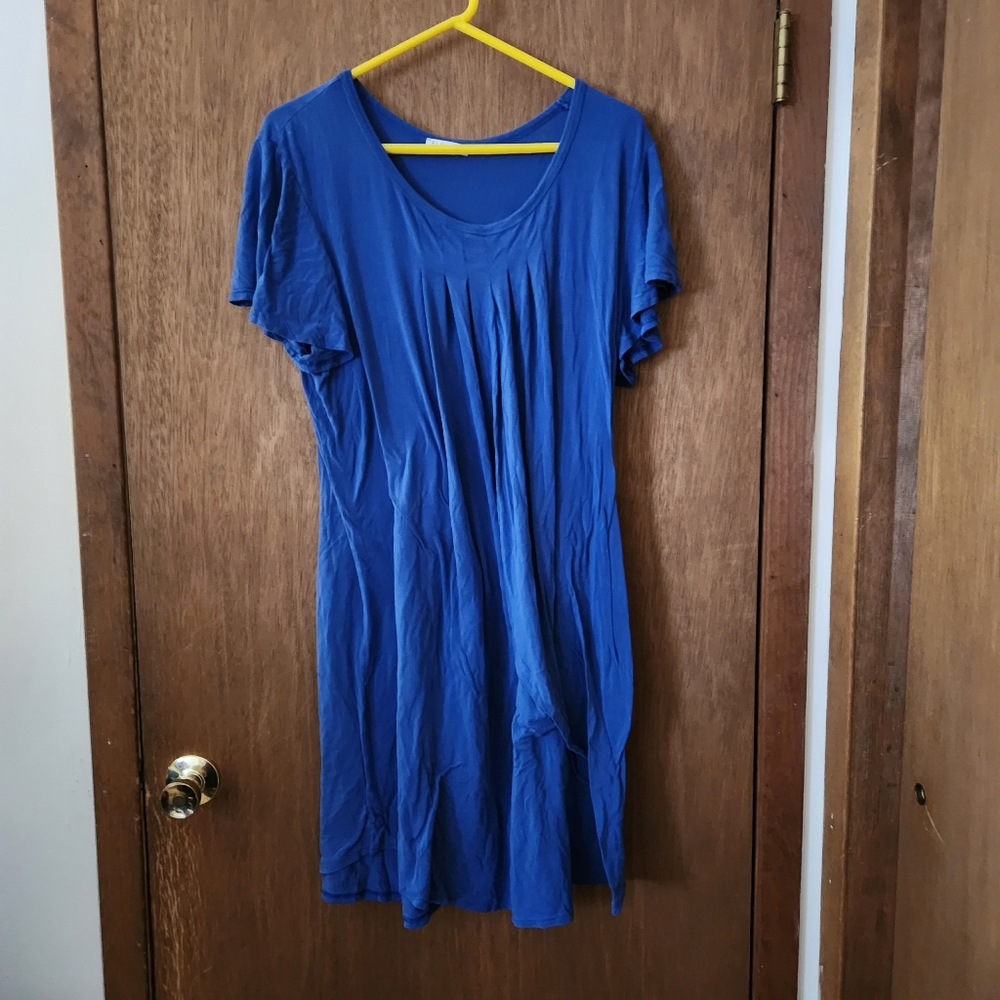 Woman short night shirt